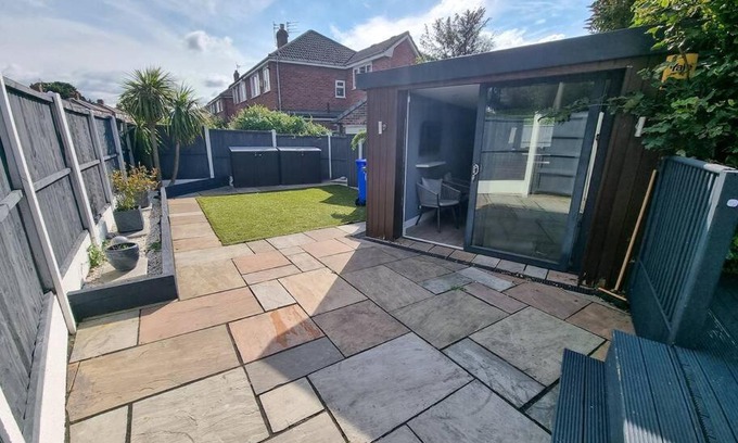 Worsley Apartment | Brilliant 2 Bedroom Home in Worsley