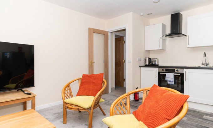Newington Apartment | Brilliantly Located 2BD Flat — Heart of Edinburgh!