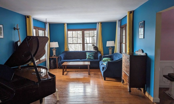 Helenwood House | Brimstone Beauty! House on seven acres in beautiful Helenwood