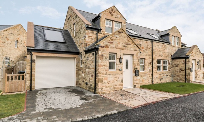 North Sunderland Cottage | BRINDLES COTTAGE, family friendly, with a garden in Seahouses