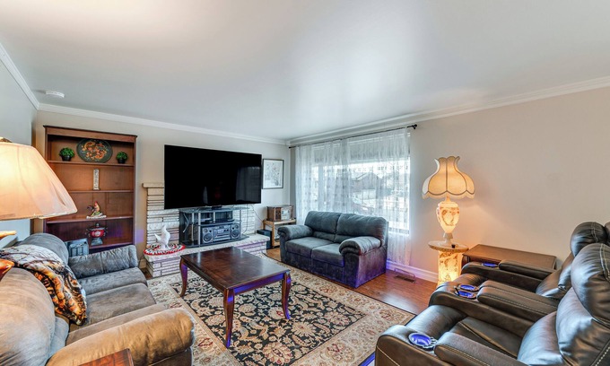 West Valley City House | Bring a Pet: West Valley City House w/Grill