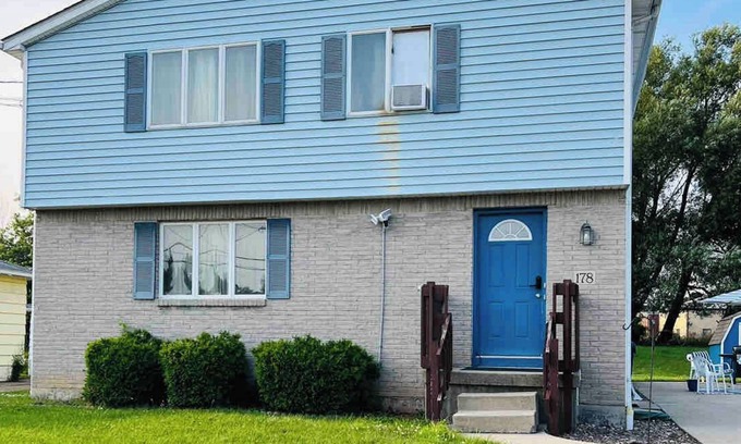 Lackawanna House | Bring the whole family to this great place with lots of room for fun. 5m bills S