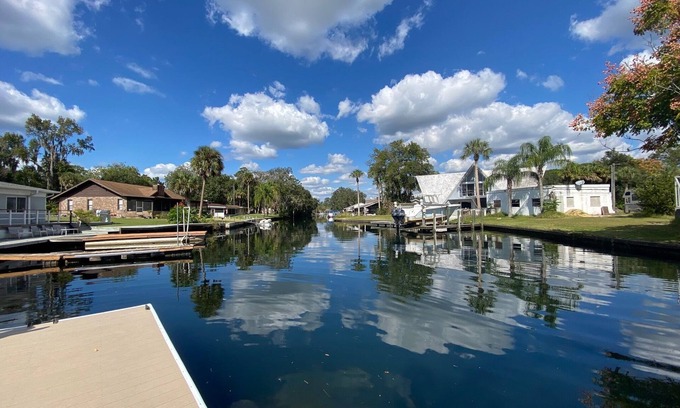 Crystal River House | Bring your Boat and Enjoy Crystal River! Fish & See Manatee at Our Dock