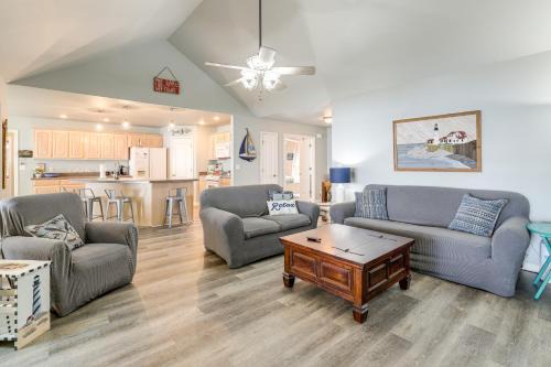 Grove House | Bring Your Boat! Lakefront Home with Dock in Grove
