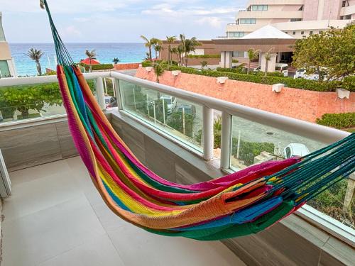 Zona Hotelera Apartment | Brisas Shores 209 Beachfront Apartment with terrace, Cancun Hotel Zone, 1 bedroom