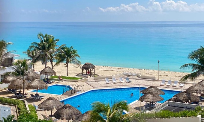Zona Hotelera Apartment | Brisas Shores Beach & OceanFront Apartments 1 or 2 bedrooms Cancun Hotel Zone