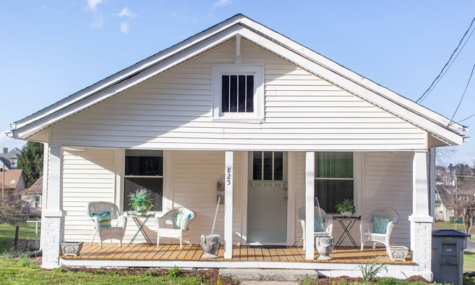 Bristol House | Bristol Bungalow Near State Street