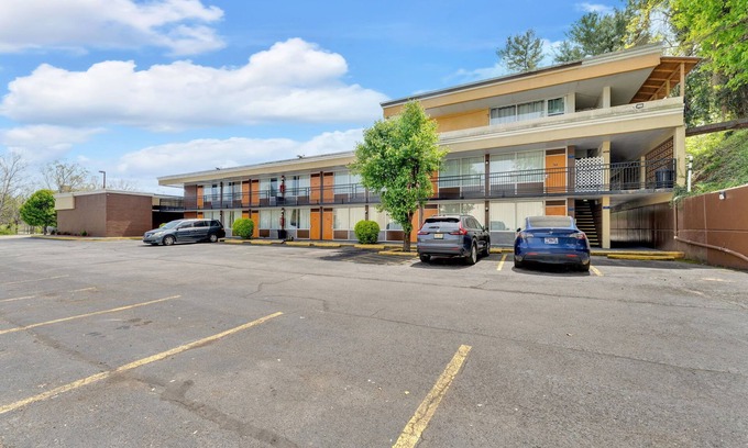 Bristol Hotel | Bristol Parkway Inn