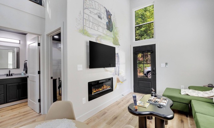Bristol House | Bristol’s Mountain Side Oasis -NEW- Hot-tub- Privacy- Pet friendly - Location