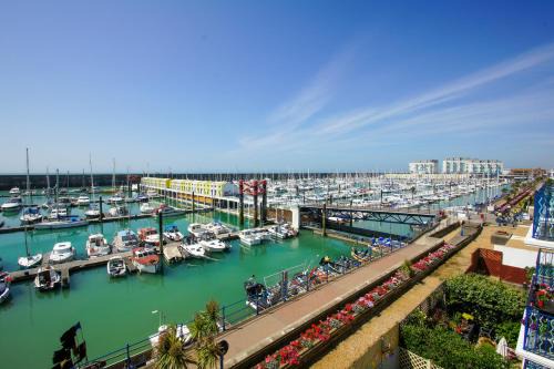 Seafront Apartment | Britannia Harbour View - Parking - by Brighton Holiday Lets