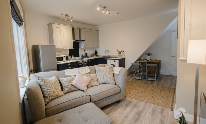 Honley Apartment | Britannia Road, Village Centre.