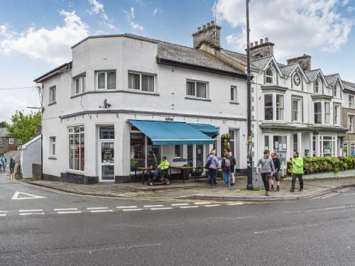 Rhiwbryfdir House | Britannic Chambers Apartment