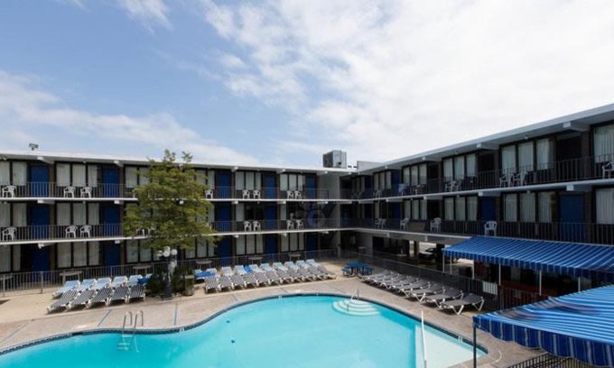 Wildwood Hotel | Brittany Motel