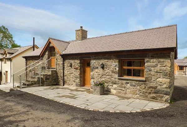 Cwmtirmynach House | Briws