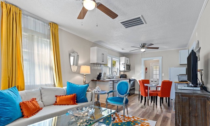 Morehead City Cottage | BROAD St Cottage PET FRIENDLY- 2 blocks from Downtown Beaufort/WATERFRONT
