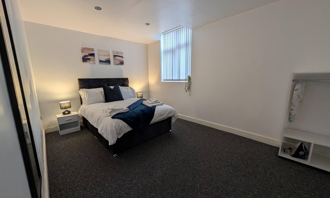 Wolverhampton Apartment | Broad Street, Wolverhampton - 2 Bedroom Apartment