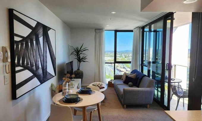 Broadbeach Apartment | Broadbeach Business or Leisure