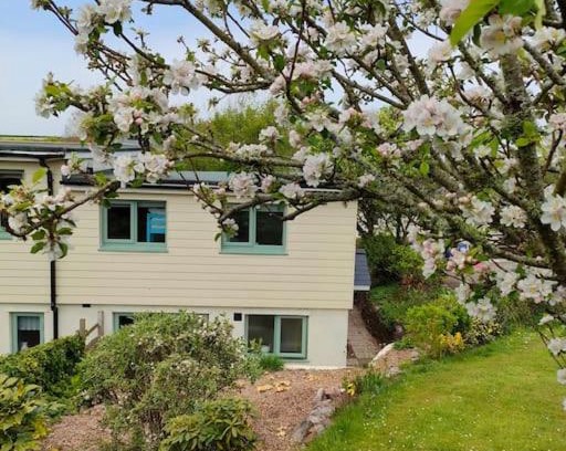 Pembroke House | Broadhaven Cottage, Freshwater East, Pembs