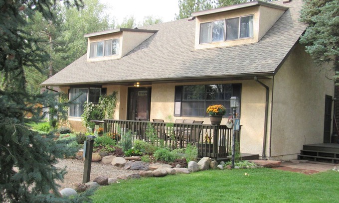 Broadmoor House | Broadmoor Area Home Great for Families and Pets!