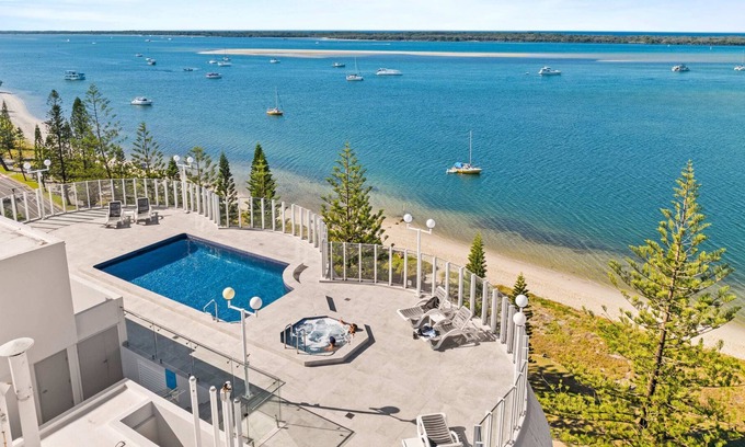 Biggera Waters Apartment | Broadwater Apartment w/ Rooftop Pool/Spa/GamesRoom