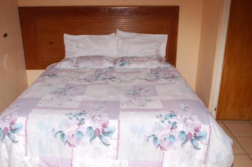 Bezuidenhout Valley House | Broadway Guesthouse &Pub