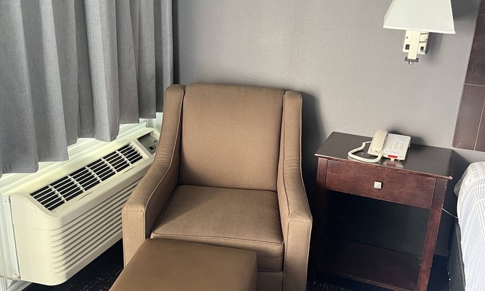 North San Antonio - SAT Hotel | Broadway Inn