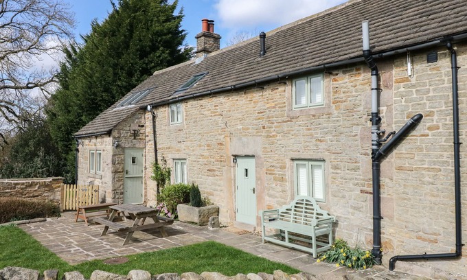 Hope Valley Cottage | BROADWOOD FARM, pet friendly, with open fire in Hathersage