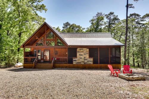Broken Bow House | Broken Bow Cabin with Hot Tub and Outdoor Fireplace!