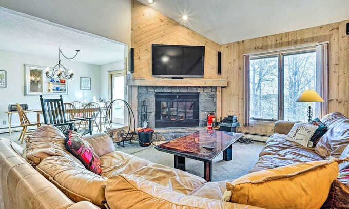 Bromley Mountain House | Bromley Mtn Townhome: Walk to Ski Shuttle!