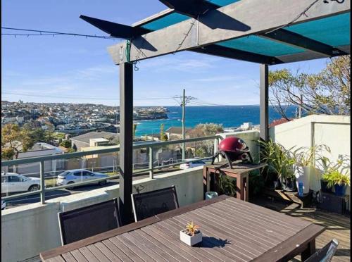 Bronte Apartment | Bronte Beach 500m - 2BR - Rooftop with Ocean Views