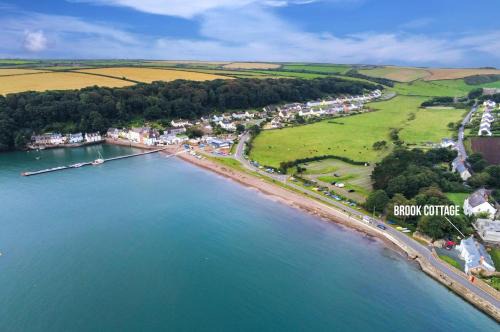 St Brides House | Brook Cottage - 7 Bedroom Cottage - Dale