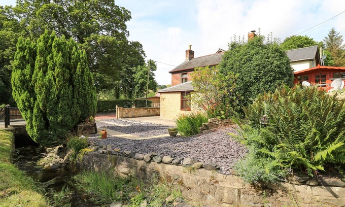 Llangurig Cottage | BROOK COTTAGE, pet friendly, character holiday cottage in Llangurig