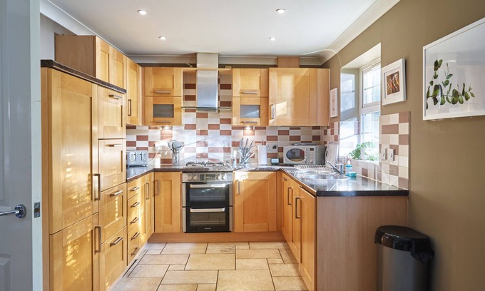 Cheltenham House | Brookbank Close