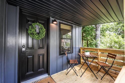 Lincoln House | BrookHaus - Modern Cabin Stay at Harvard Brook