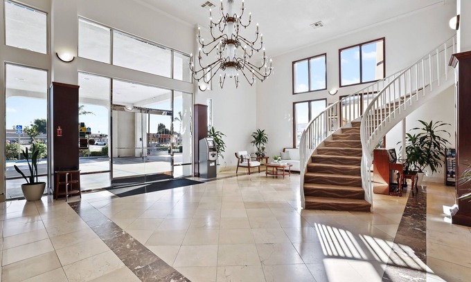 Sherwood Forest and Thistle Development Hotel | Brookhurst Plaza Inn