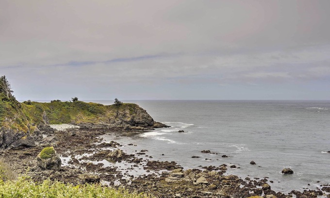 Brookings Apartment | Brookings Vacation Rental Studio - Walk to Town!
