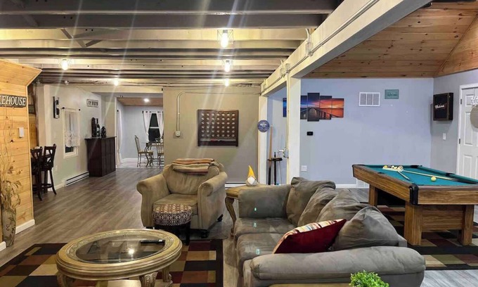 Hadley House | Brooks bay Summary: R