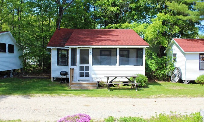 North Sebago Cottage | Brookside Cottage-Private Beach-Pets Welcome - Round Table Lodge, Sebago, Maine
