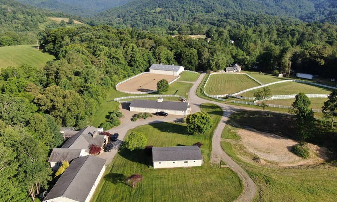 Weaverville House | BROOKSIDE COUNTRY RETREAT AND HORSE FARM