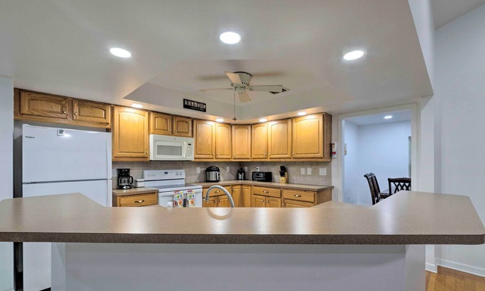 Brooksville House | Brooksville Home w/Lanai ~ 15 Min to Downtown!