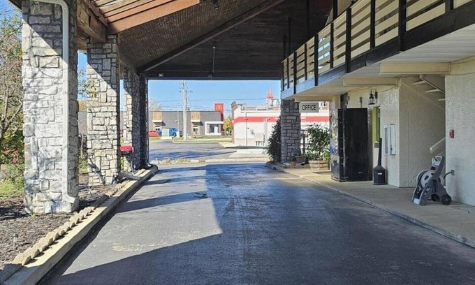 Brookville Hotel | Brookville Inn By OYO Near Dayton International Airport