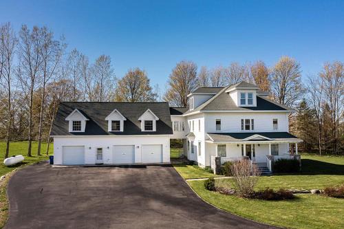 Williamsburg Apartment | Broomhead Farmhouse Apt Traverse City