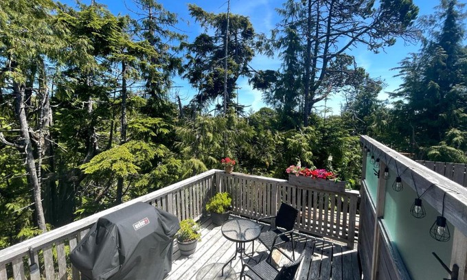 Ucluelet Apartment | Brown's Beach Guest Suite