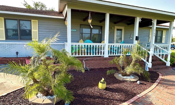 Morehead City House | Brown’s Island Getaway- Pet Friendly & Close to beach & town!