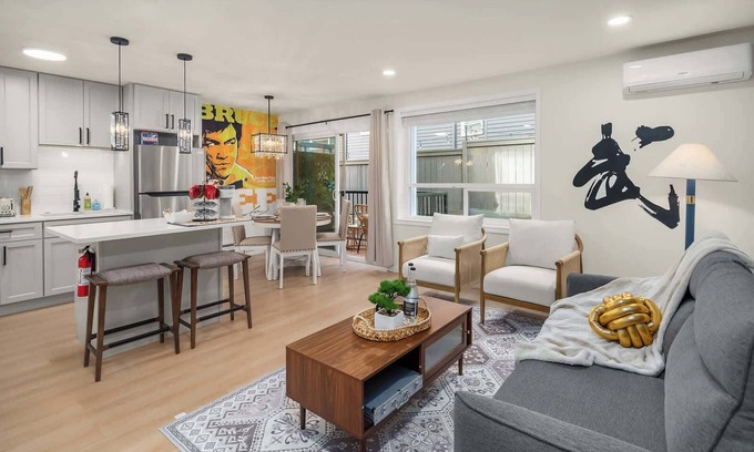 East Queen Anne Apartment | Bruce Lee 1BR Condo, Brand New in Queen Anne