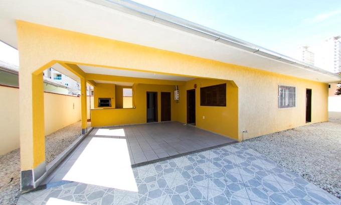 Castelo Branco House | BRUNO KLEMTZ RUA 274 CaSA COM PISCINA PRIVATIVA
