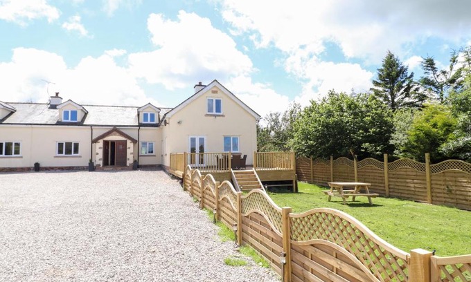 Denbigh House | Bryn Awel