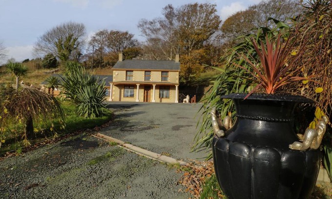 Penrhyndeudraeth House | Bryn Berthen