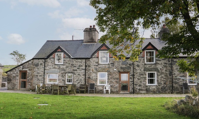 Pentre-Foelas Cottage | Bryn Dedwydd Farmhouse