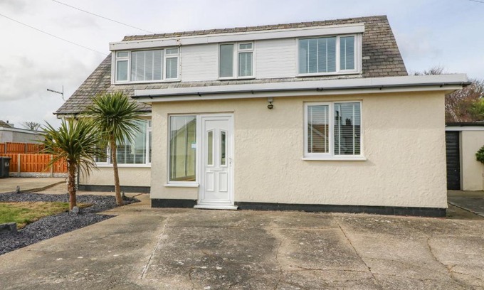 Moelfre Apartment | Bryn Derw Bach
